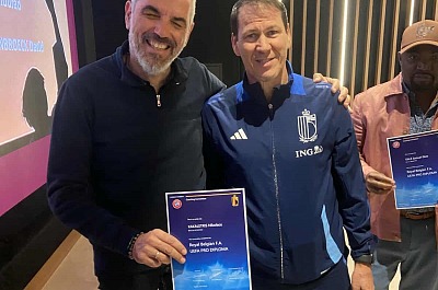 Στην κεντρική φωτογραφία, ο Νίκος Κακαλέτρης μαζί με τον ομοσπονδιακό τεχνικό της Εθνικής Βελγίου, Ρούντι Γκαρσία.