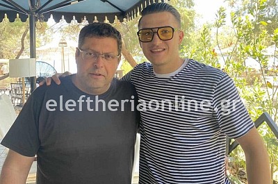 Στην φωτογραφία διακρίνεται ο Σταύρος Μπούνας μαζί με τον πρόεδρο του Τέλλου Άγρα, Βασίλη Καραχούντρη.