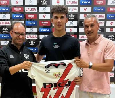 Ο Γιώργος Παππάς από την “Goalkeeper School Academy” στην U19 της Ράγιο Βαγιεκάνο! (φώτο)