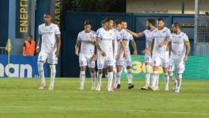 SUPER LEAGUE: Νίκη με ανατροπή ο Αστέρας, 2-1 τον Άρη στη... λασπομαχία της Τρίπολης