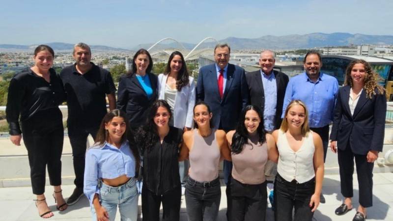 Συνάντηση του Ισίδωρου Κούβελου με την εθνική γυναικών
