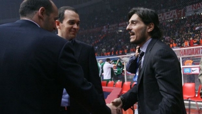 Οκτώ ερωτήματα και μία προειδοποίηση από Αγγελόπουλους