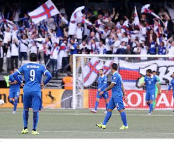 ΝΗΣΙΑ ΦΕΡΟΕ - ΕΛΛΑΔΑ 2-1: Ερασιτέχνες... εραστές και Euro 2016 από την... TV