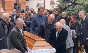 Ομπράντοβιτς, Ντανίλοβιτς, Ράτζα και άλλοι κουβαλούν το φέρετρο του Ίβκοβιτς (βίντεο)