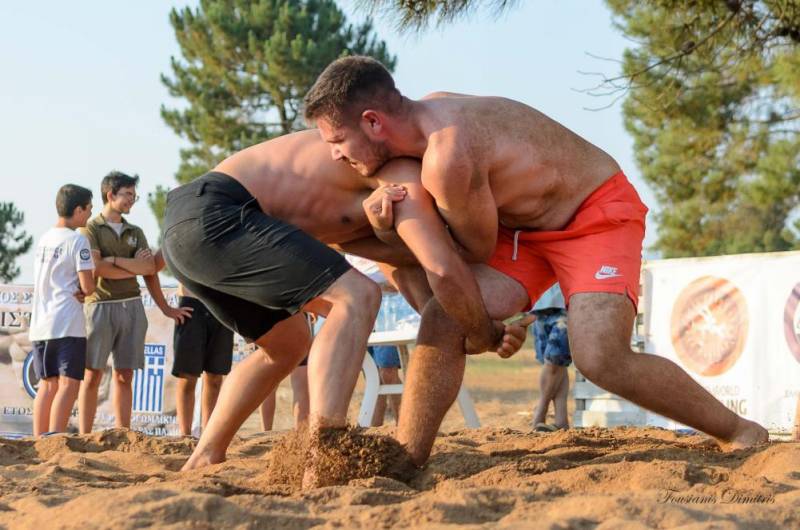 Αγώνες πάλης στην άμμο από Αριστόδημο και Παλαιστικό Σπάρτης (φωτό)