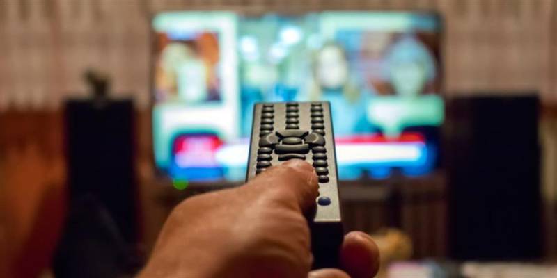 Μεγάλη επιχείρηση κατά της τηλεοπτικής πειρατείας: Σε πανικό οι χρήστες πετάνε τα παράνομα boxes για να αποφύγουν τις συλλήψεις