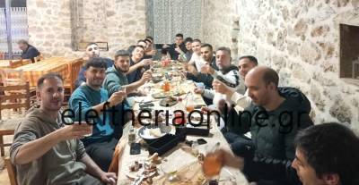 ΑΣΤΕΡΑΣ ΑΡΦΑΡΩΝ: Γιόρτασε με τραπέζι τη νίκη στο ντέρμπι με τον Εθνικό Μελιγαλά (φώτο)