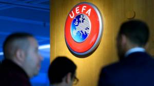 Η UEFA μελετά μονούς αγώνες σε μία πόλη για την ολοκλήρωση των ευρωπαϊκών κυπέλλων
