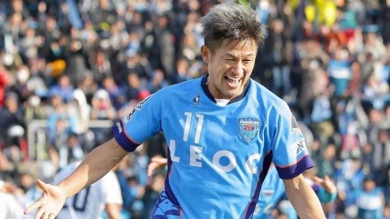 Ο 54χρονος επιθετικός Καζουγιόσι Μιούρα ανανέωσε με την Yokohama FC!