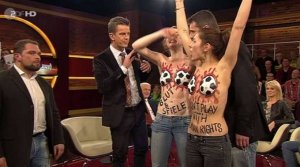 Γυμνή διαμαρτυρία κατά της FIFA στη γερμανική TV (βίντεο)