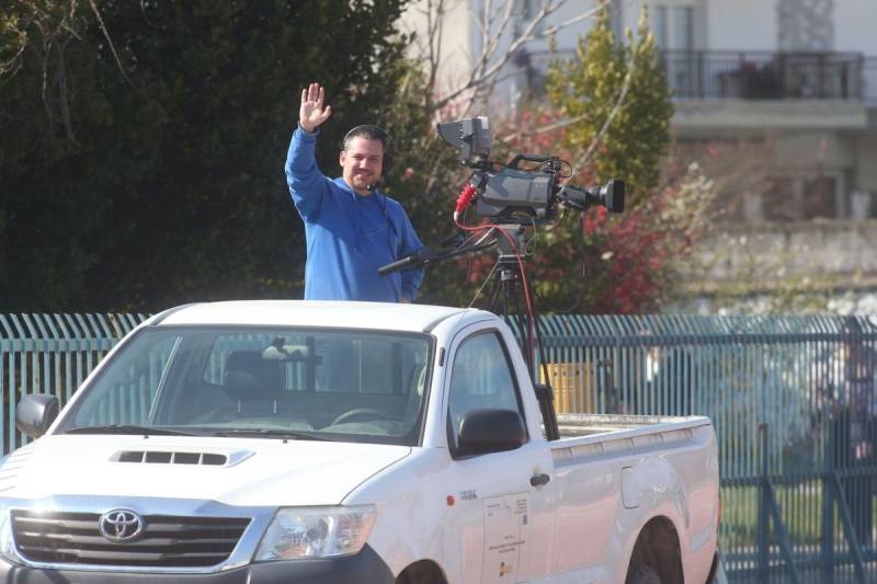 Κάμερα της ΕΡΤ στήθηκε σε αγροτικό αυτοκίνητο για την μετάδοση του αγώνα Αλμωπός - Ηρακλής!