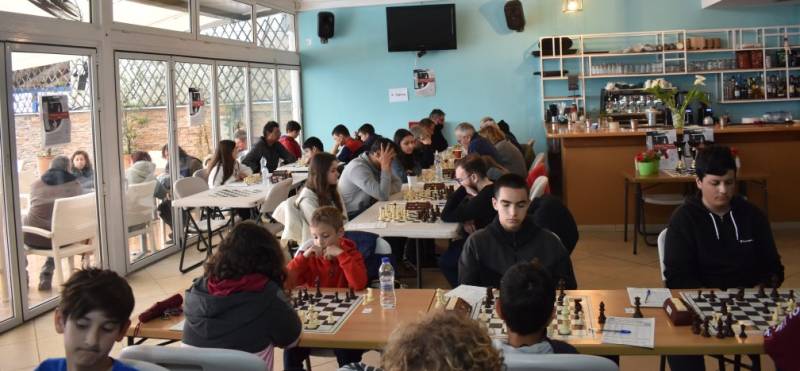 ΑΤΟΜΙΚΟ ΠΡΩΤΑΘΛΗΜΑ ΑΝΔΡΩΝ - ΓΥΝΑΙΚΩΝ: Μεγάλη συμμετοχή στους αγώνες σκακιού στην Καλαμάτα