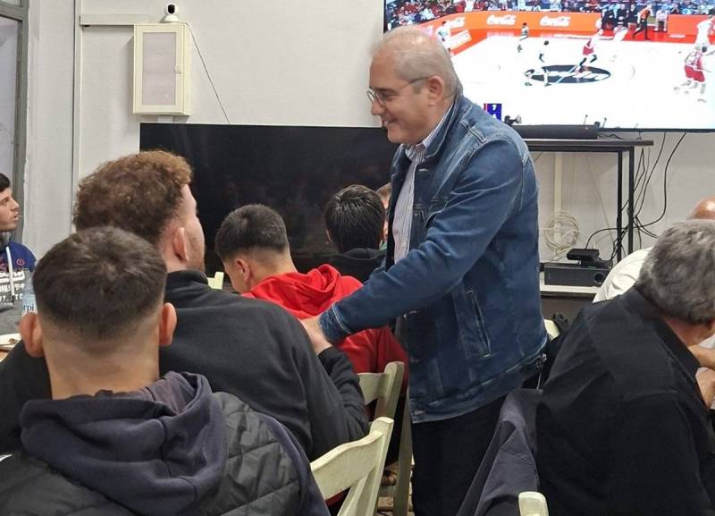 Οικογενειακό γεύμα και ευφορία στον Πανθουριακό μετά την πρώτη νίκη (φώτο)