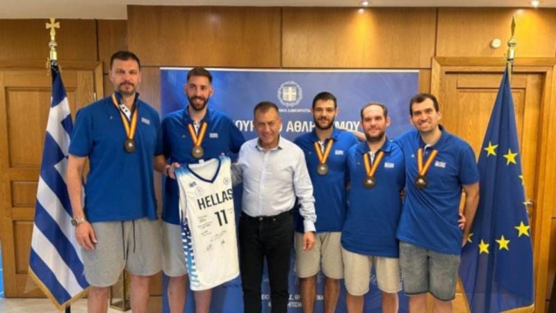 Ο Γ. Βρούτσης υποδέχθηκε και συνεχάρη την εθνική ομάδα μπάσκετ Κωφών ανδρών