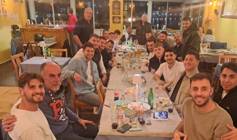 Γεύμα για το τεχνικό επιτελείο και τους ποδοσφαιριστές του Α.Ο. Φοινικούντας στο εστιατόριο «Έλενα»