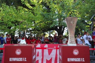 Στην Καλαμάτα σήμερα τα ευρωπαϊκά τρόπαια του Ολυμπιακού