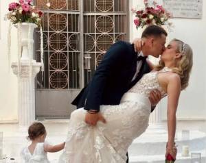 ΑΕ ΛΟΓΓΑΣ: “Γκολ” στην αγάπη από τον Κώστα Πανταζόπουλο (φώτο, βίντεο)