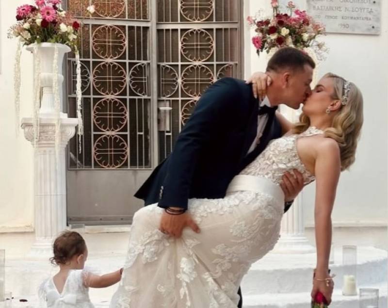 ΑΕ ΛΟΓΓΑΣ: “Γκολ” στην αγάπη από τον Κώστα Πανταζόπουλο (φώτο, βίντεο)