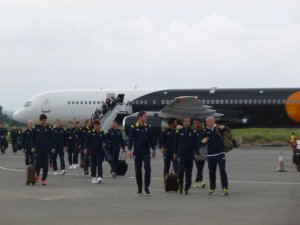 EUROPA LEAGUE: Αεροπορικώς στην Καλαμάτα έφθασε η Τότεναμ για το ματς με τον Αστέρα Τρίπολης (βίντεο και φωτογραφίες)