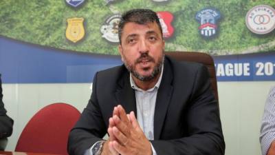 Super League 2/Football League: Στήριξη σε Λεουτσάκο
