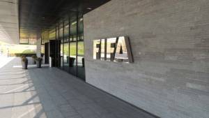FIFA: «Πράσινο φως» για μεταγραφές παράλληλα στη σεζόν