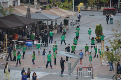 Ξεχωριστή εκδήλωση για το βόλεϊ διοργάνωσε η Καλαμάτα &#039;80 στην κεντρική πλατεία