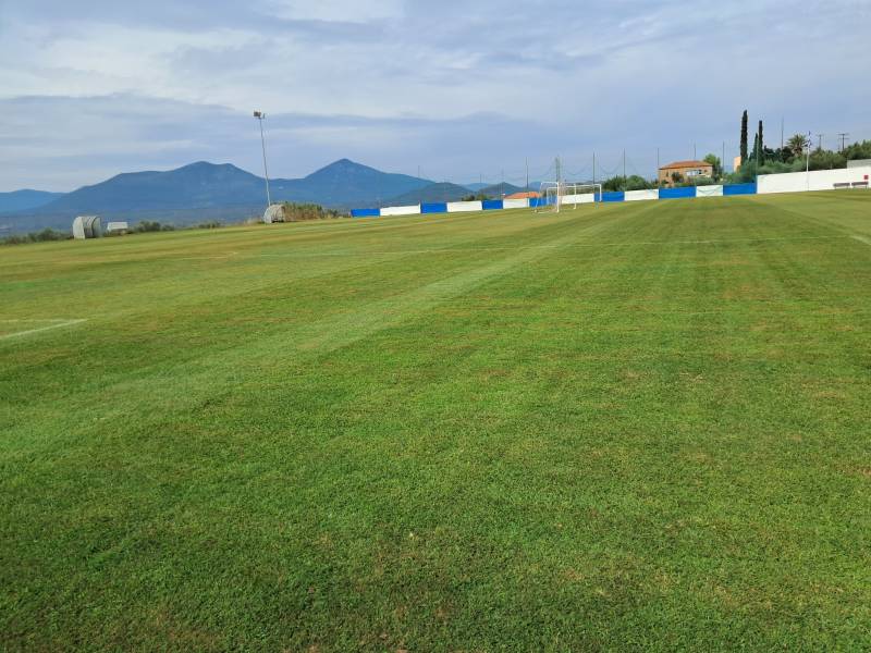 Χαλί το γήπεδο των Αρφαρών: Η “πινελιά” του Νίκου Καρύδη και οι θερμές ευχαριστίες προς τον Γιώργο Λαζαρίδη