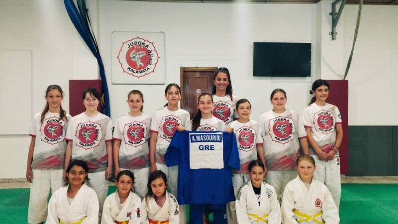 “ΟΛΥΜΠΙΟΝΙΚΗΣ ΚΑΛΑΜΑΤΑΣ”: Η Μασουρίδη με την εθνική στο βαλκανικό πρωτάθλημα τζούντο