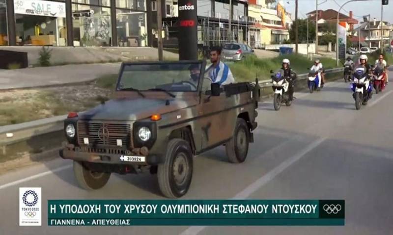 Με αυτοκινητοπομπή και πάνω σε στρατιωτικό τζιπάκι η άφιξη του «χρυσού» Ντούσκου στα Ιωάννινα! (βίντεο)