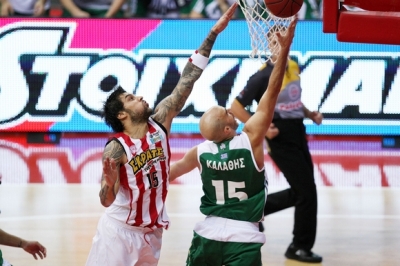 Ο Παναθηναϊκός &quot;άλωσε&quot; το ΣΕΦ, 70-64 τον Ολυμπιακό