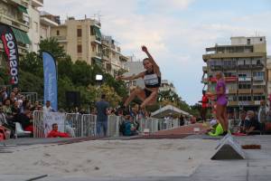 “TSATOUMAS STREET LONG JUMP”: Θεαματικά άλματα και πλήθος κόσμου (φώτο)