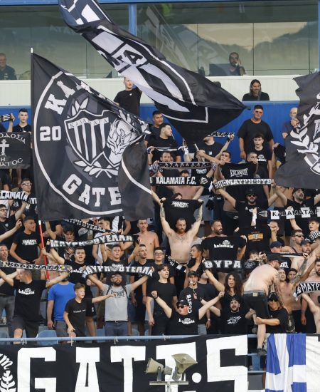 "ΜΑΥΡΗ ΘΥΕΛΛΑ": Δυναμική παρουσία πάνω από 3.000 οπαδών στην Τρίπολη