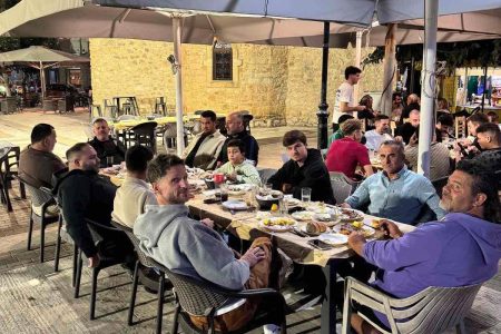 ΤΕΛΟΣ ΑΓΡΑΣ: Οικογενειακό δείπνο πριν την ιστορική πρεμιέρα στη Γ' Εθνική (φώτο)