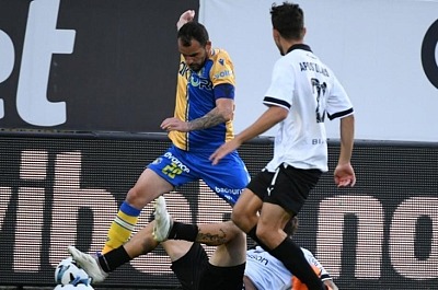 «Έσπασε» το... ρόδι ο Αστέρας, νίκησε 3-0 τον ΟΦΗ και τον «βύθισε» κι άλλο στην τελευταία θέση